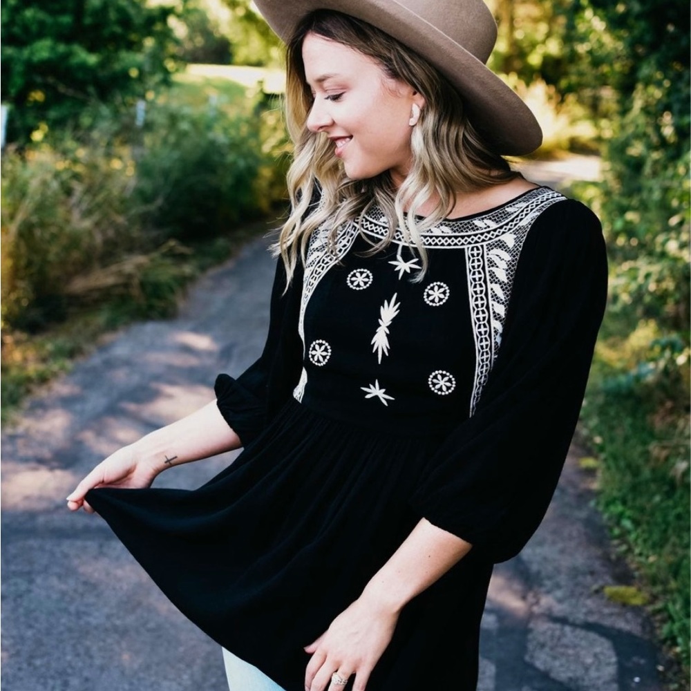 In Loom Embroidered Bubble Sleeve Top